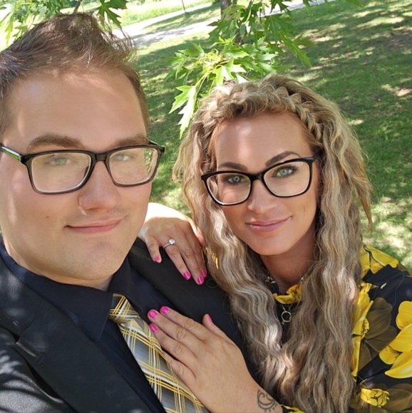 Meet your Posher, Jennifer - Picture 1 of 2